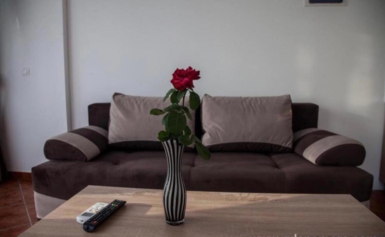 Delux Apartmani Dobra Voda Ngoại thất bức ảnh