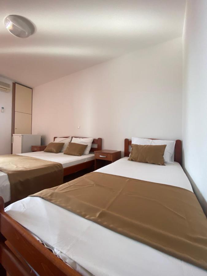 Delux Apartmani Dobra Voda Ngoại thất bức ảnh