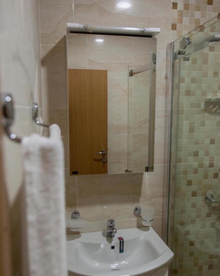 Delux Apartmani Dobra Voda Ngoại thất bức ảnh